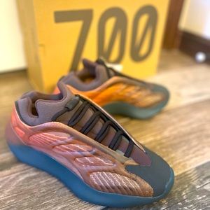Yeezy 700 V3